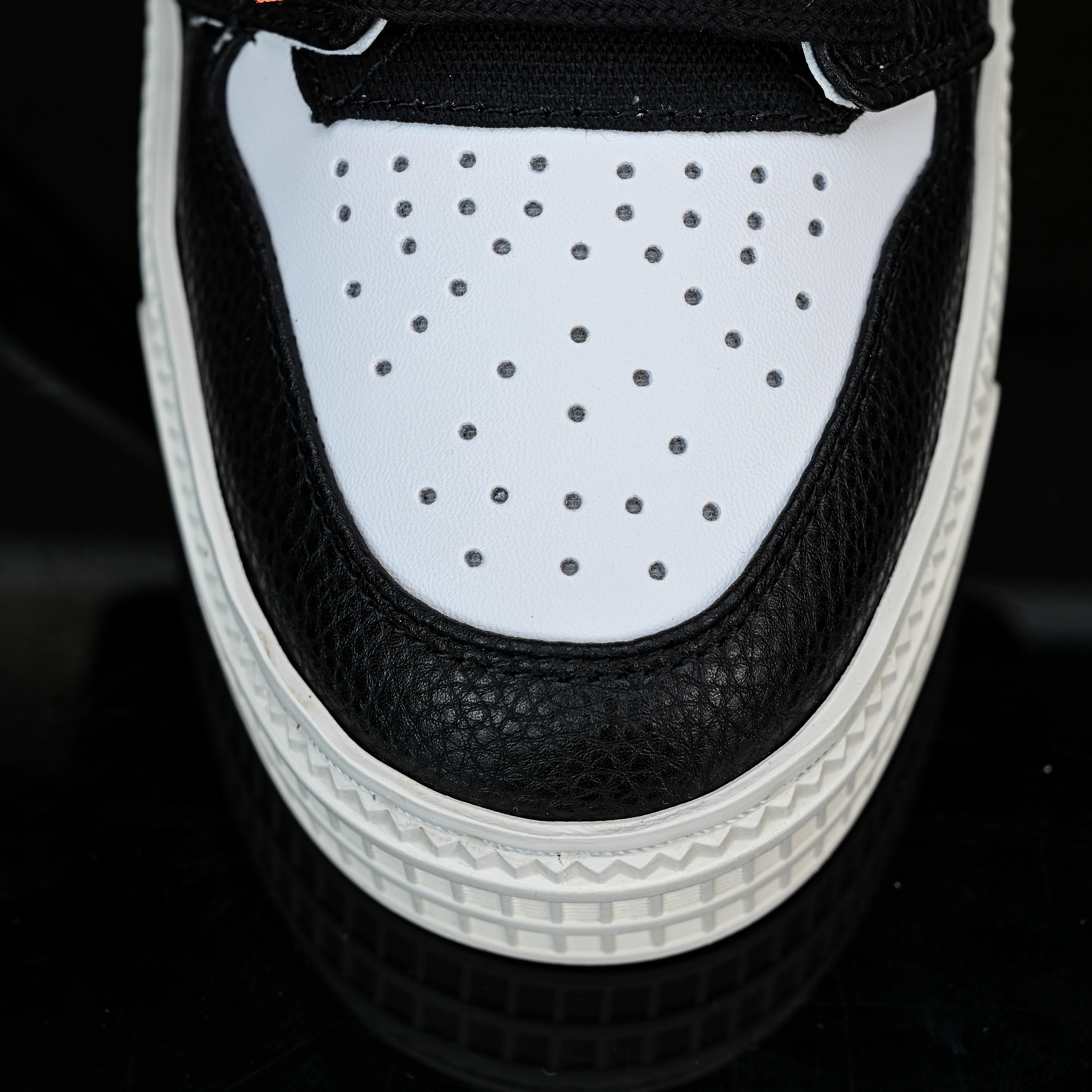 Off-White Out Of Office ‘Black White’ OMIA293S26LEA0010110