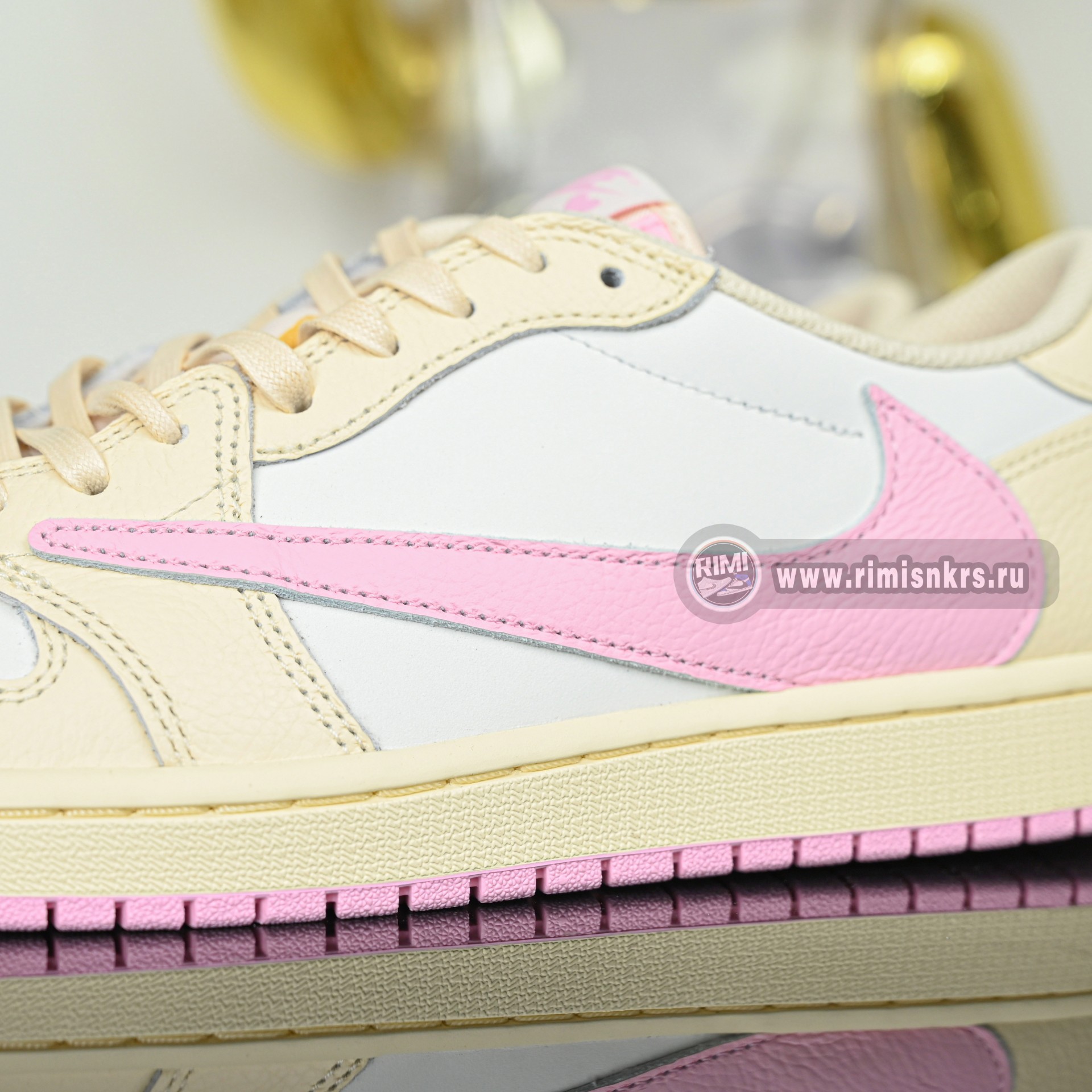 Travis Scott x  Air Jordan 1 Low OG IQ7604-100