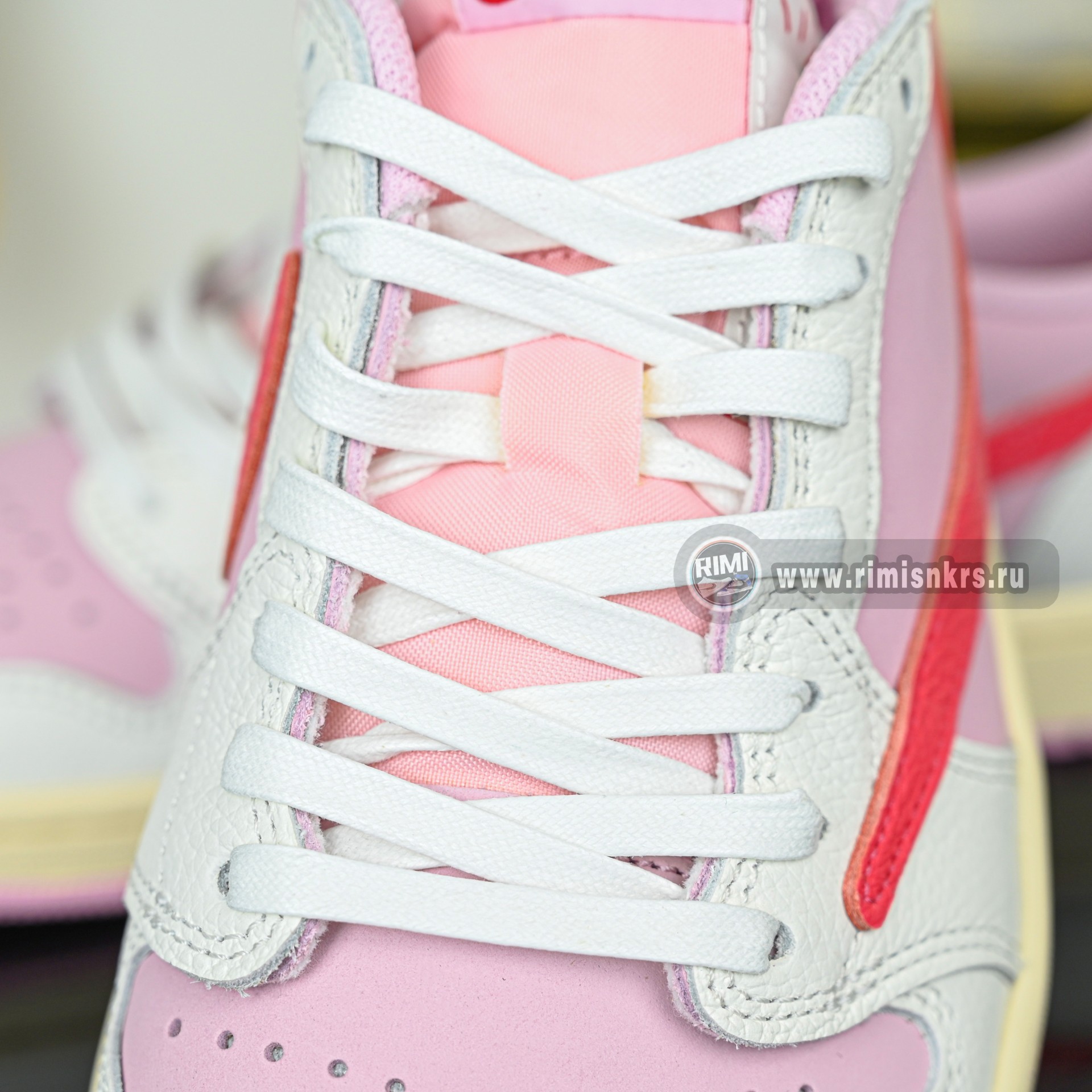 Travis Scott x  Air Jordan 1 Low OG IQ7604-101