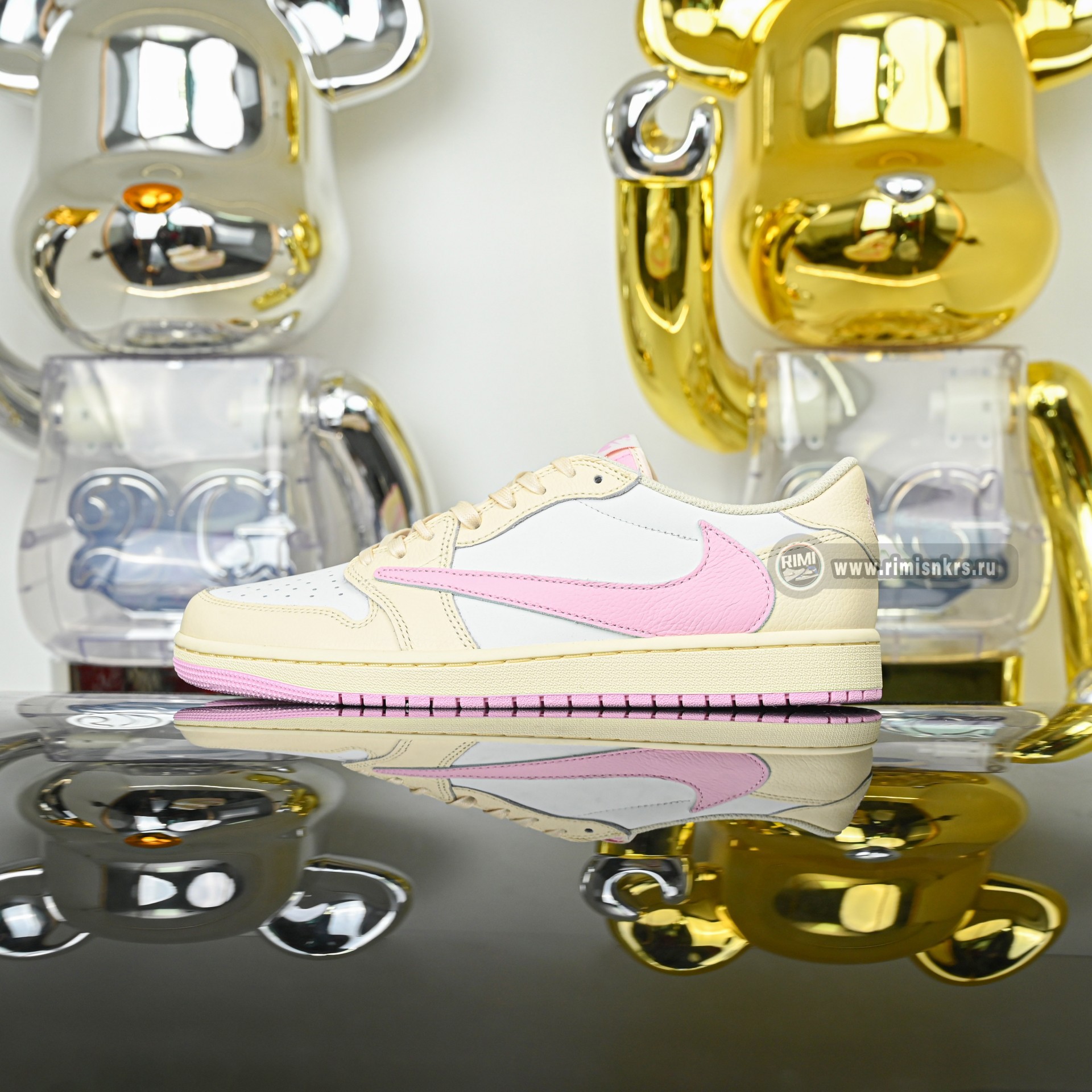 Travis Scott x  Air Jordan 1 Low OG IQ7604-100