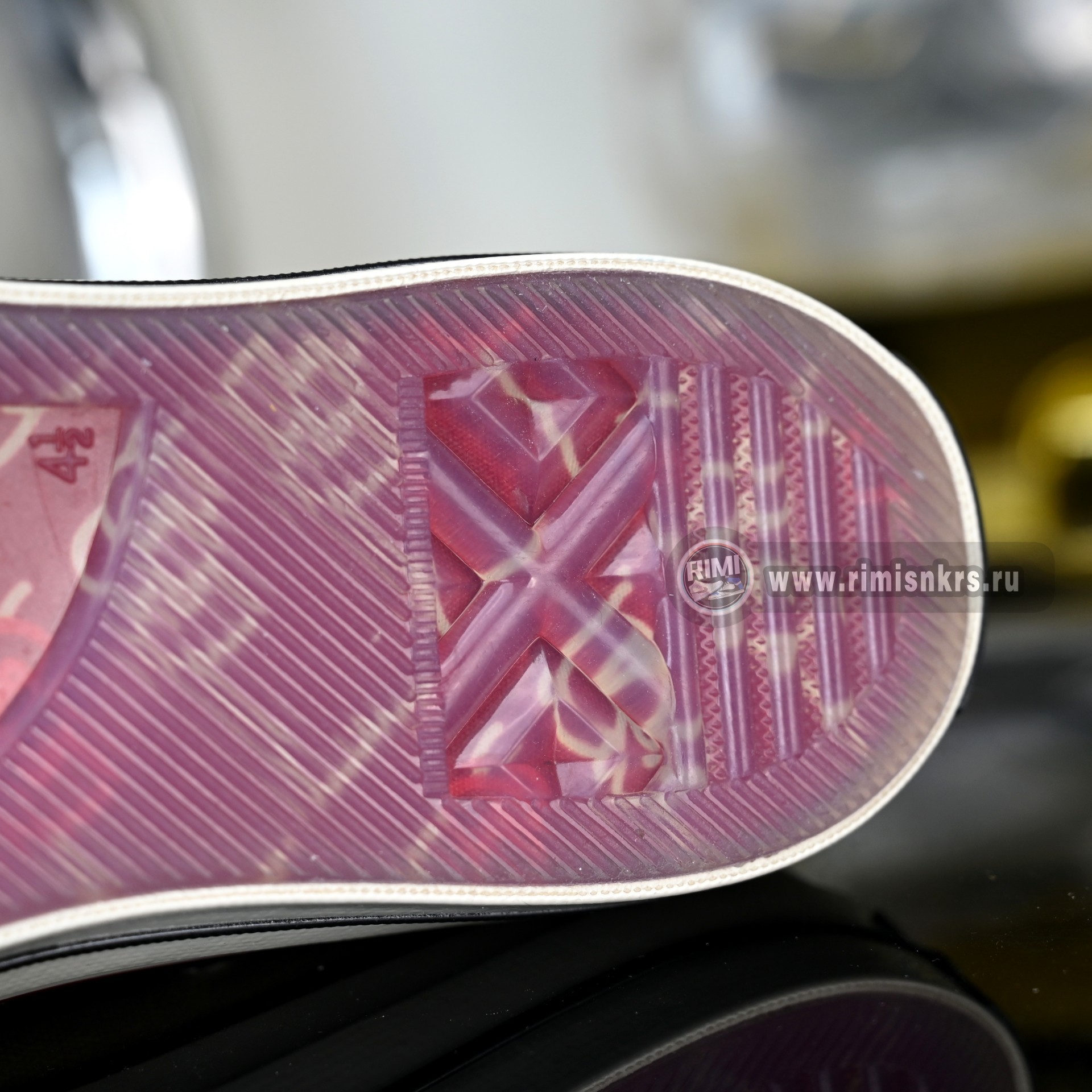 Converse xHello Kitty x Swarovski Chuck 70  A17695C