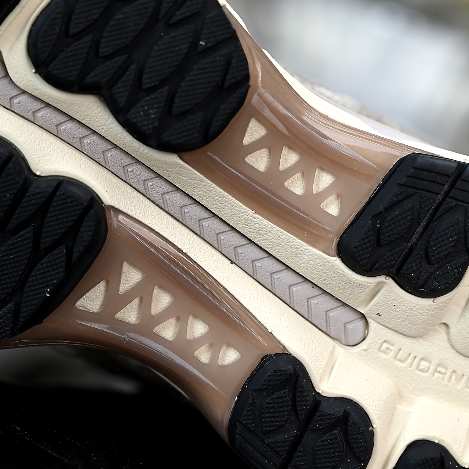 ASICS GEL-KAYANO 12.1 Cream  Chateau Gray  1203B144-100