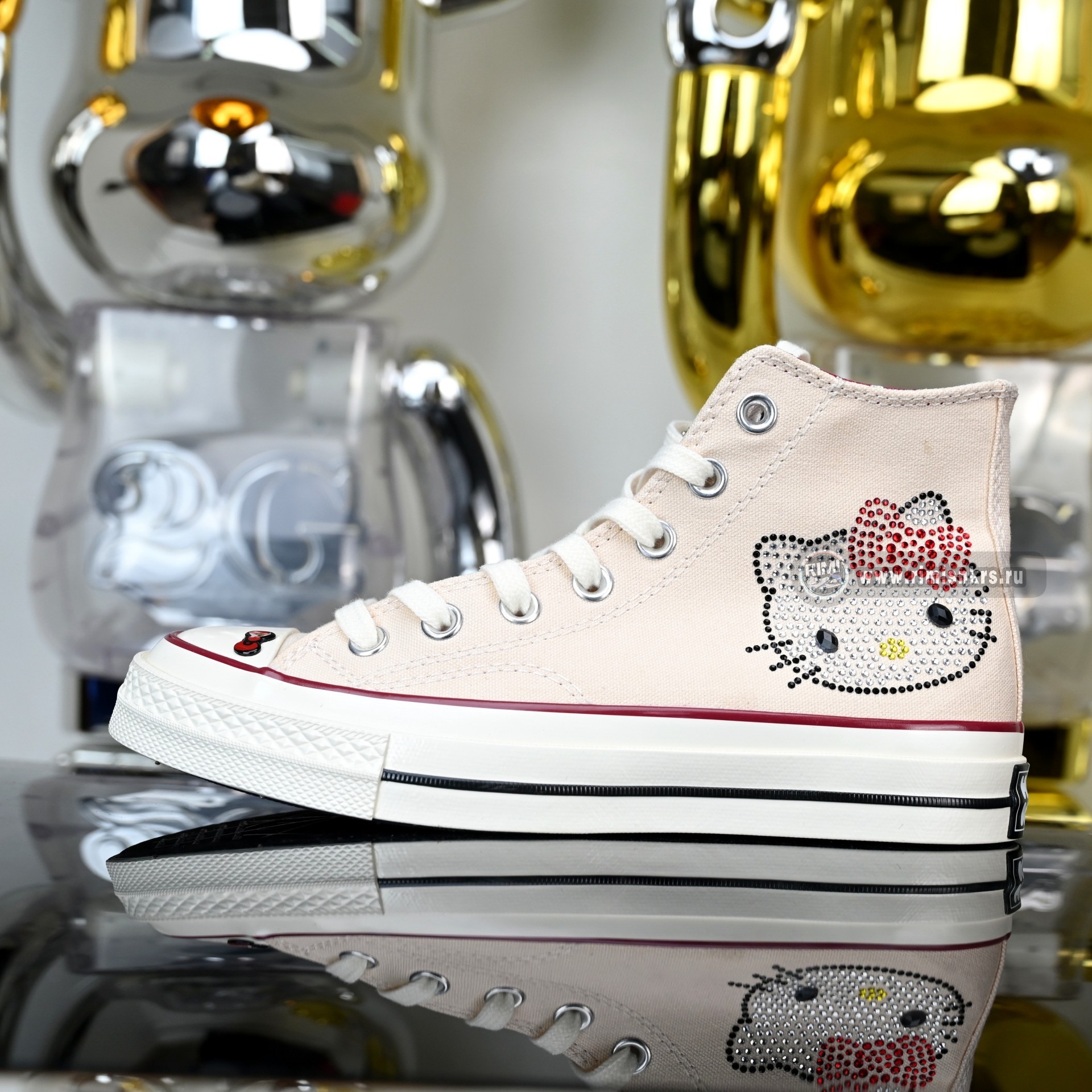 Converse xHello Kitty x Swarovski Chuck 70  A17695C