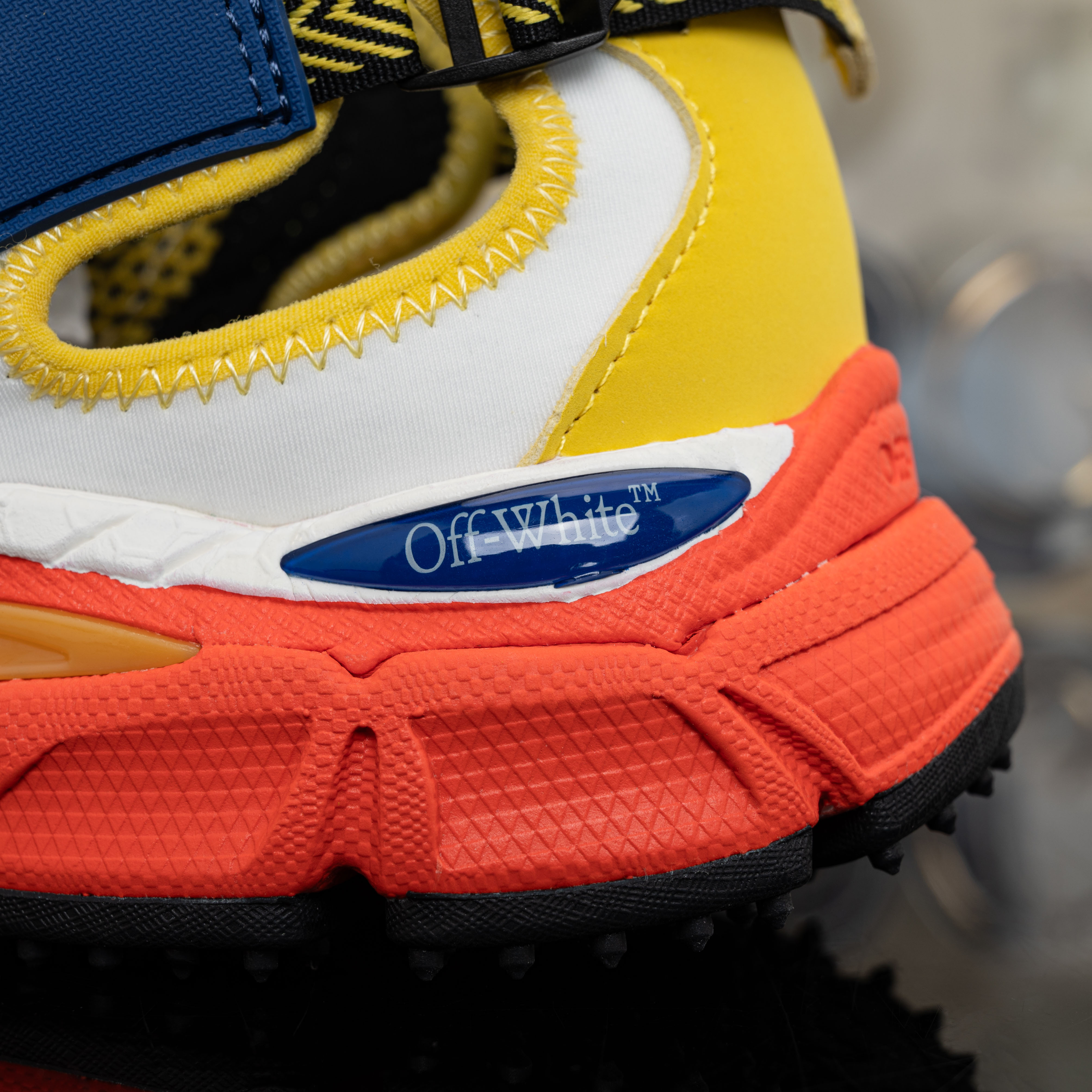 OFF-WHITE Be Right Back Yellow OMIA29SS26FAB0011884