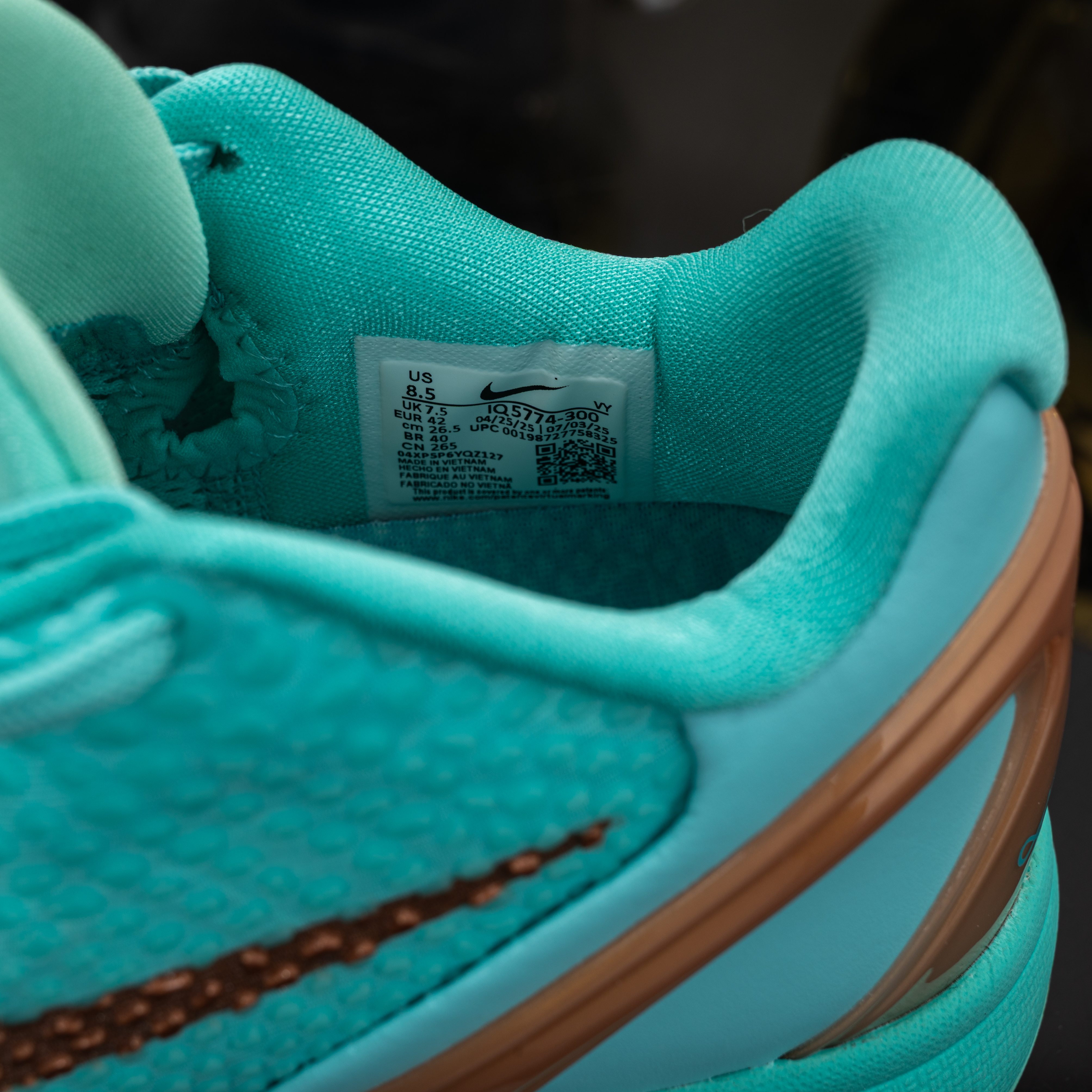 Jalen Brunson x Nike Zoom Kobe 6 Protro Statue of Liberty PE  IQ5774-300