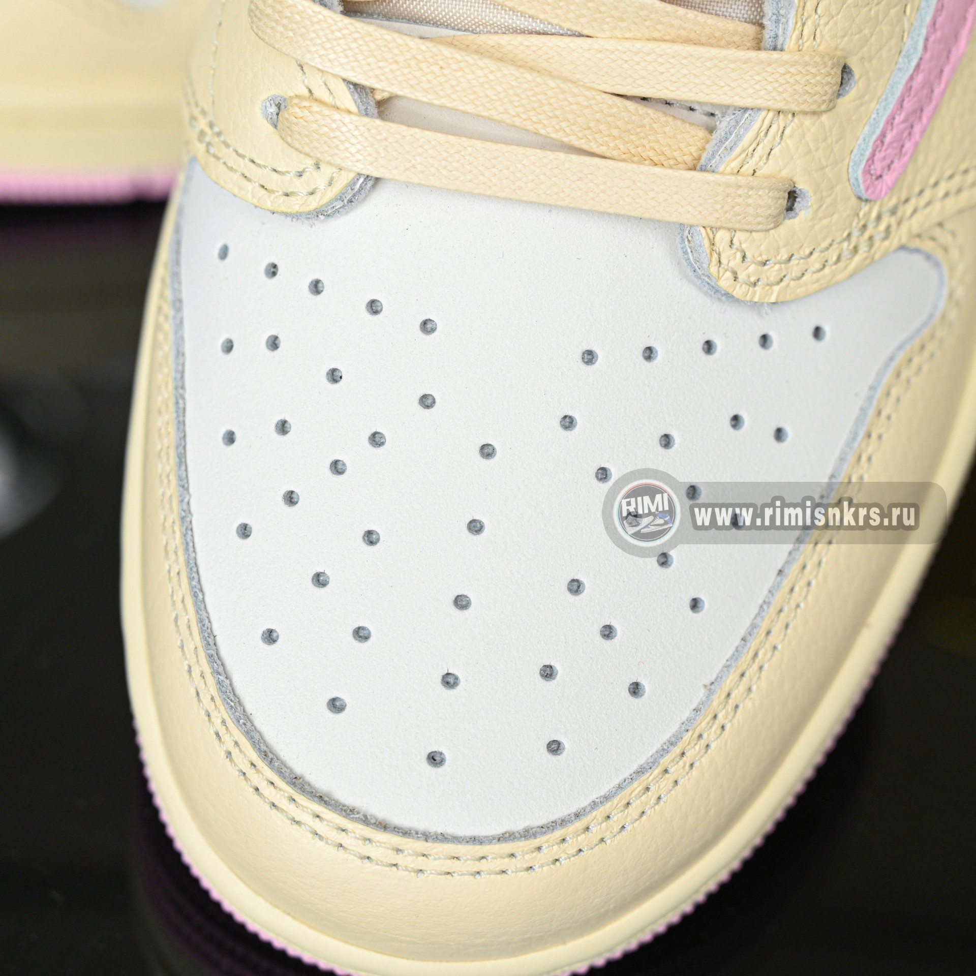 Travis Scott x  Air Jordan 1 Low OG IQ7604-100