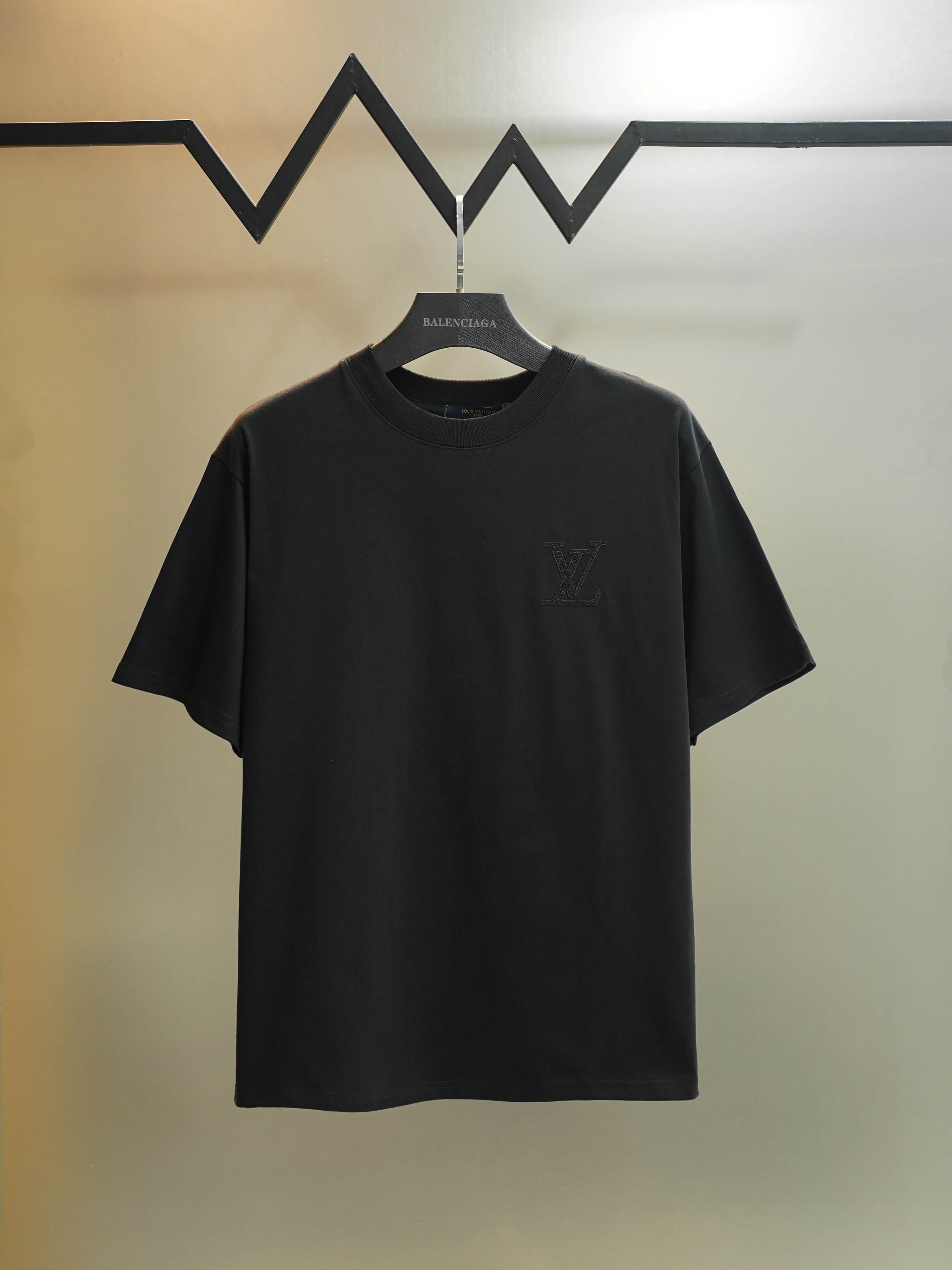 83_Louis Vuitton T-shirt