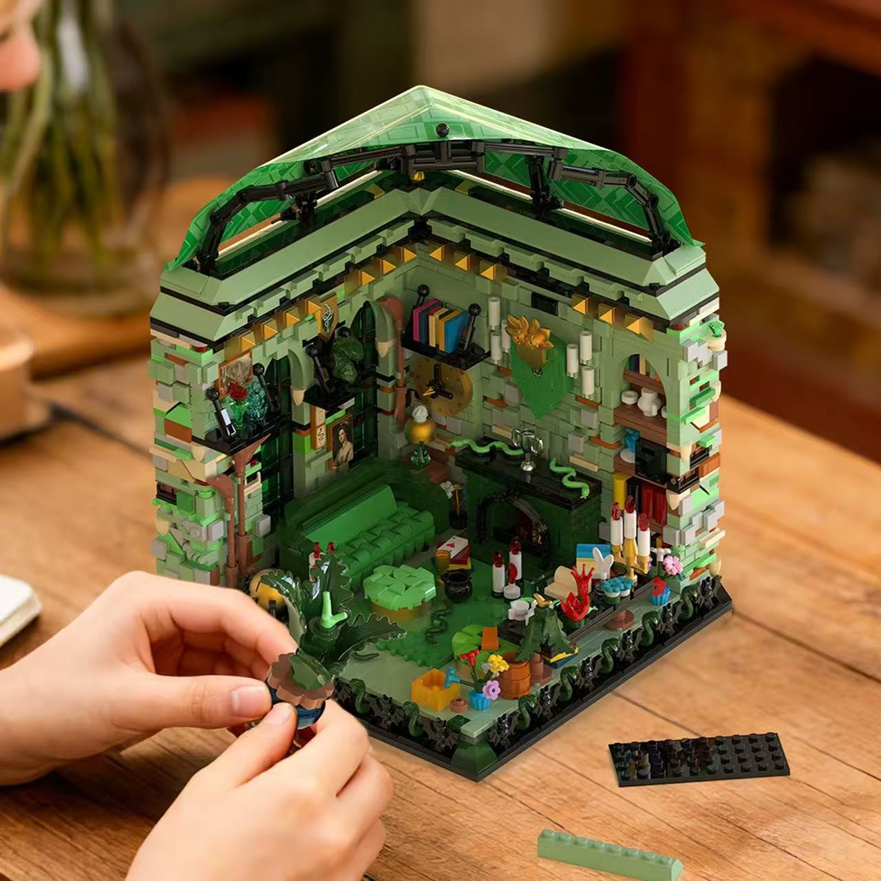 Xbert 66192 Harry Potter Slytherin Common Room with Lights - YWOBB
