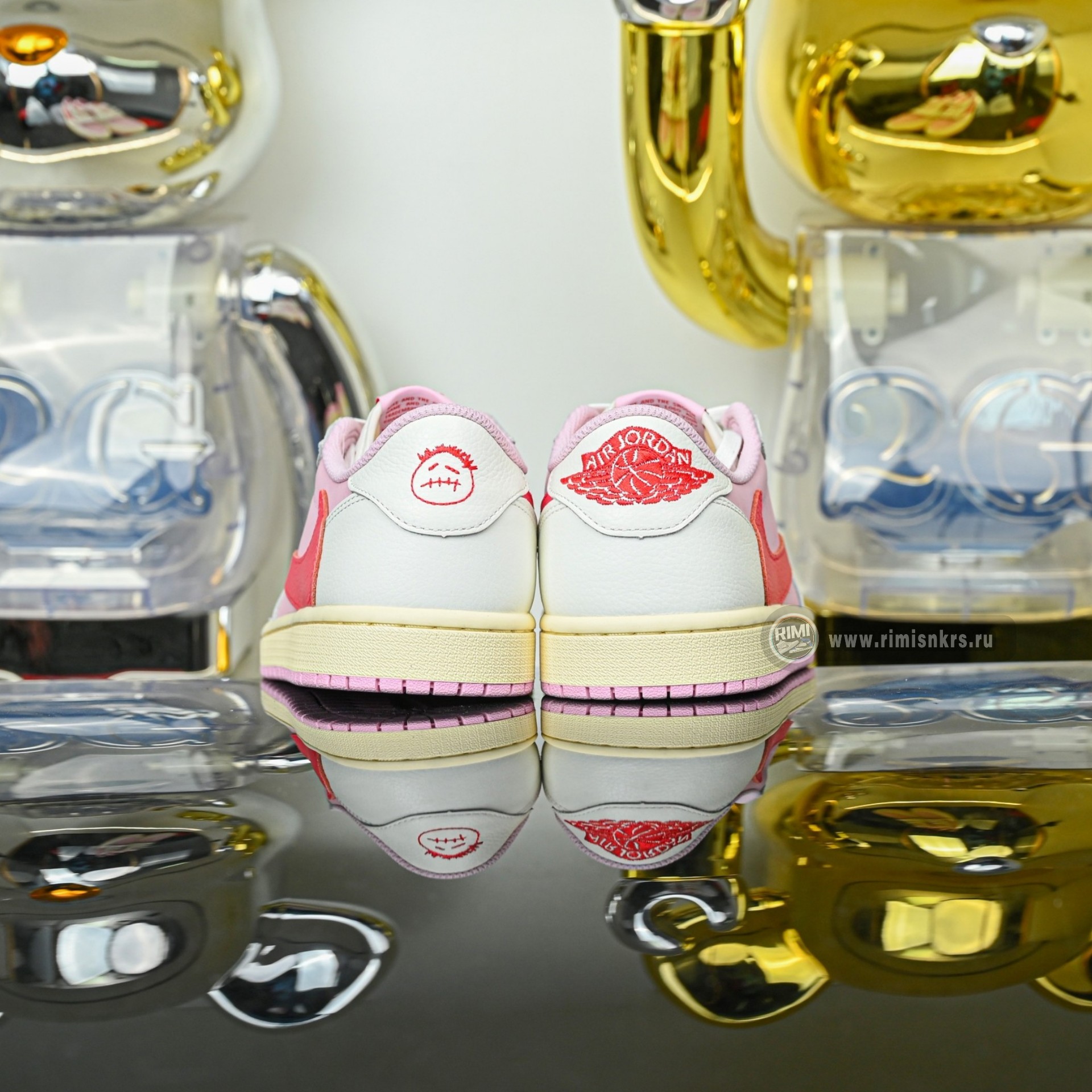 Travis Scott x  Air Jordan 1 Low OG IQ7604-101