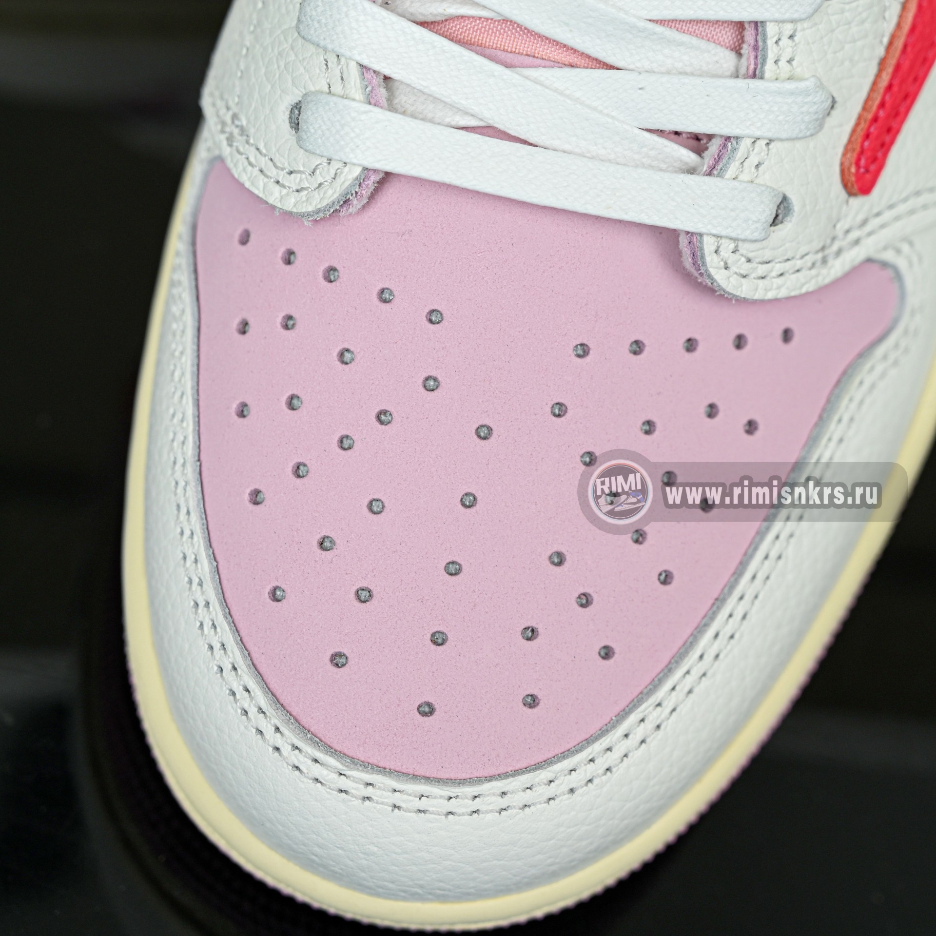 Travis Scott x  Air Jordan 1 Low OG IQ7604-101