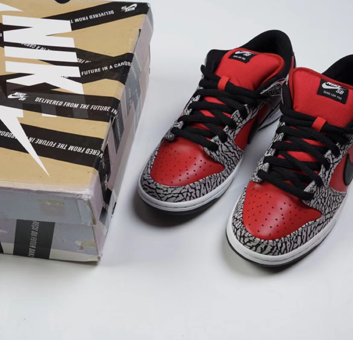 Supreme x Nike Dunk SB NYC