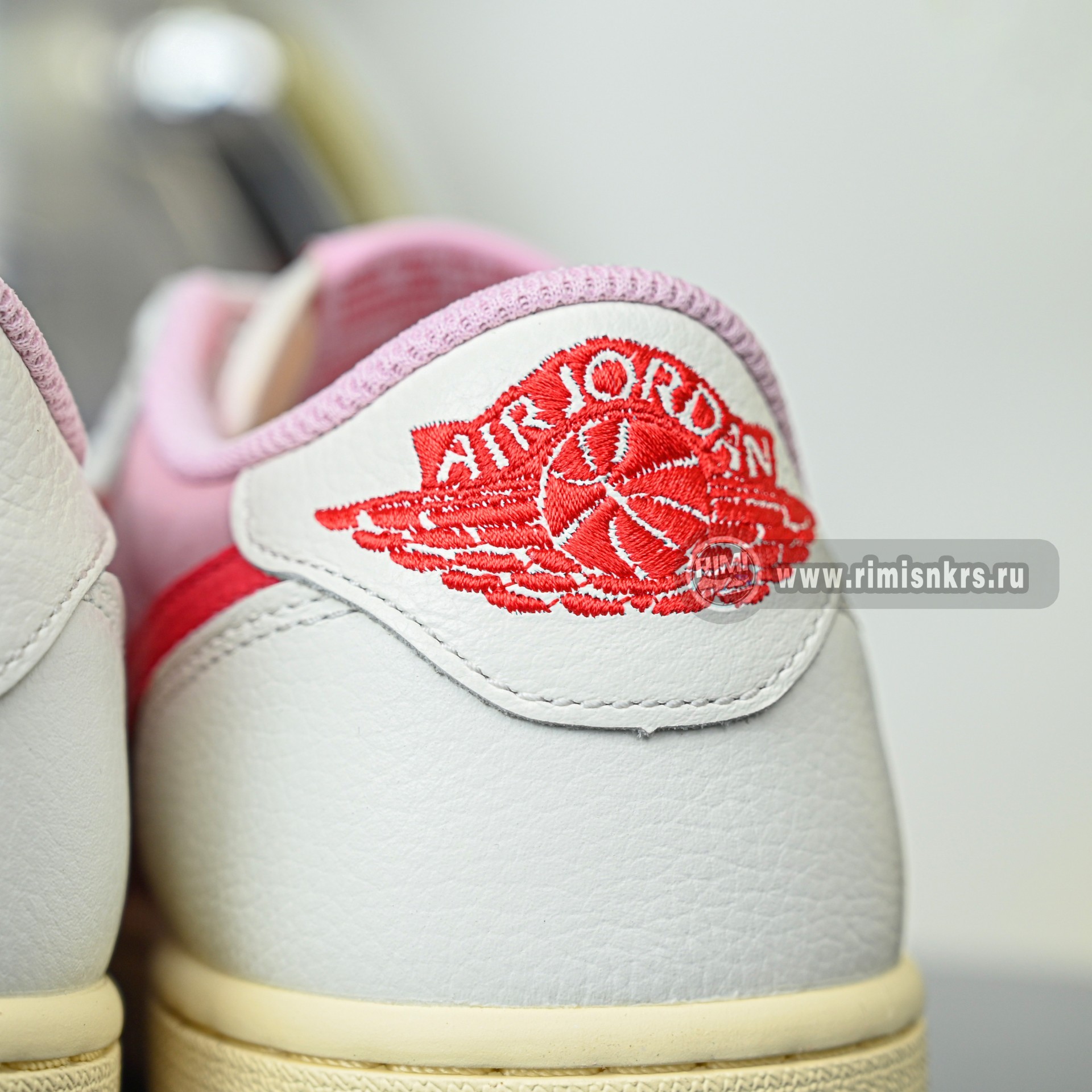 Travis Scott x  Air Jordan 1 Low OG IQ7604-101