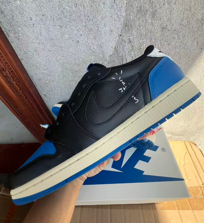 Travis Scott x  Air Jordan 1 Low DM7866-014