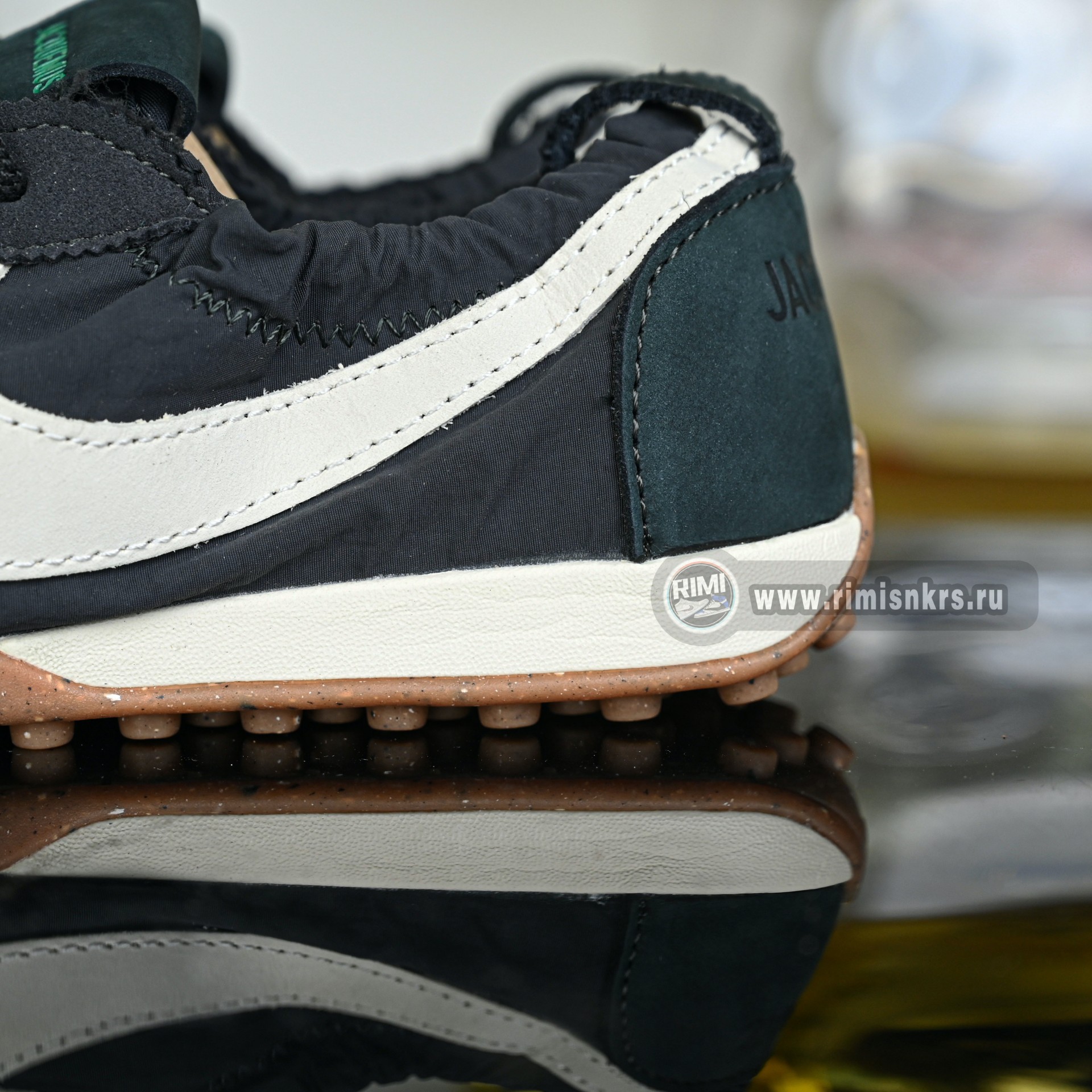 Nike x Jacquemus  HV8547-001