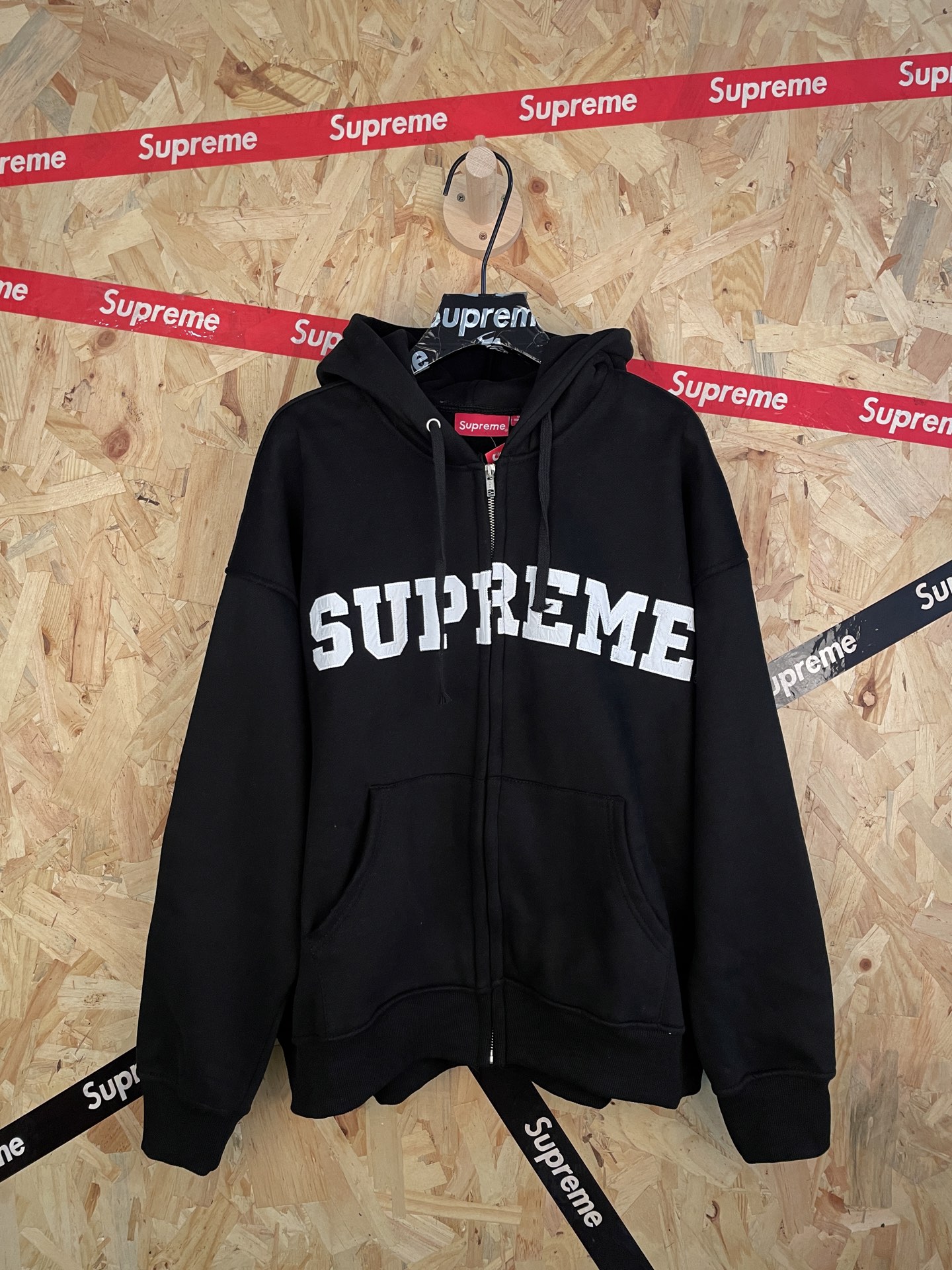 9_Supreme Hoodie