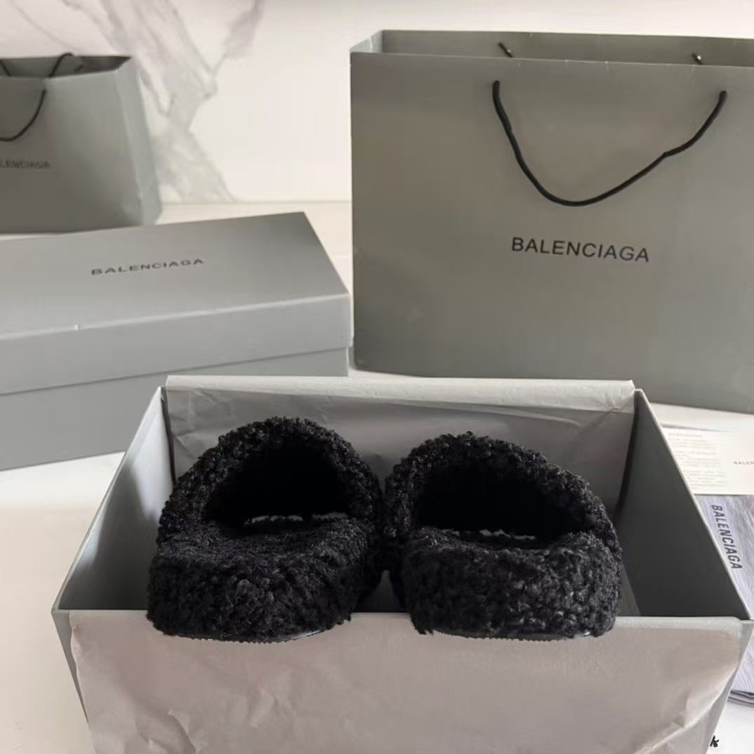 Balenciaga  Furry