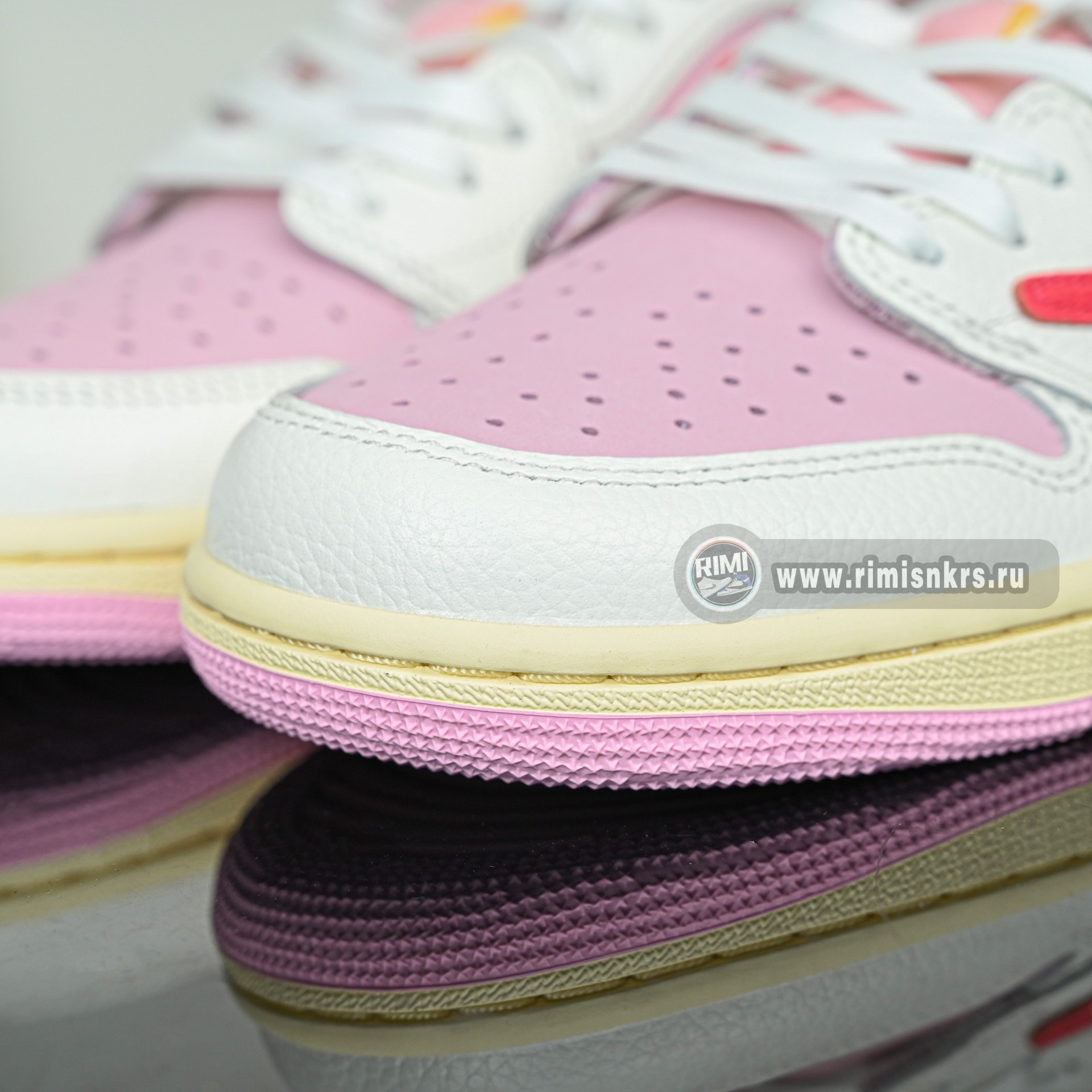 Travis Scott x  Air Jordan 1 Low OG IQ7604-101