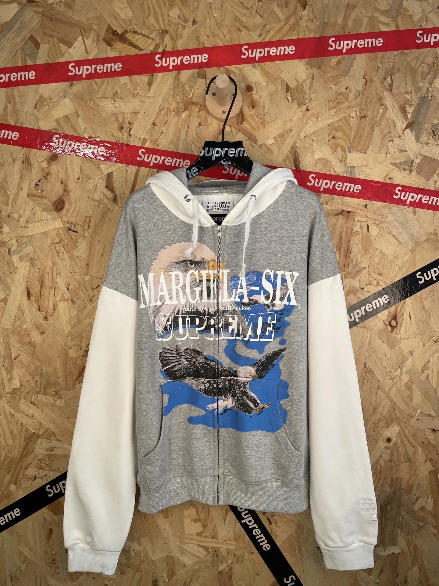 4_Supreme Hoodie