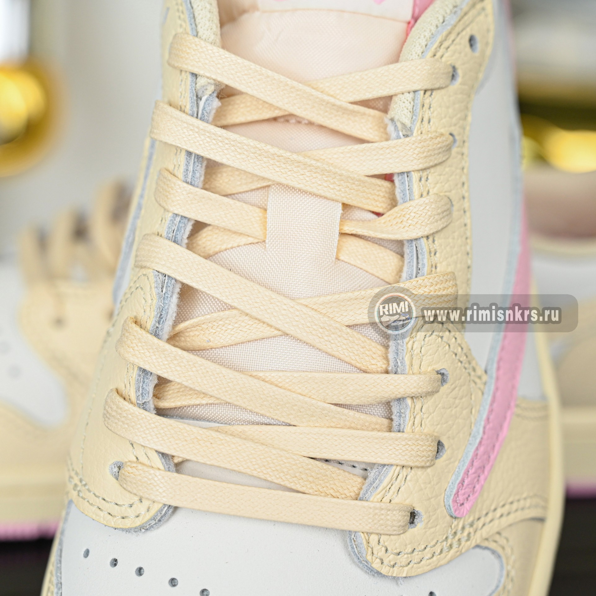 Travis Scott x  Air Jordan 1 Low OG IQ7604-100