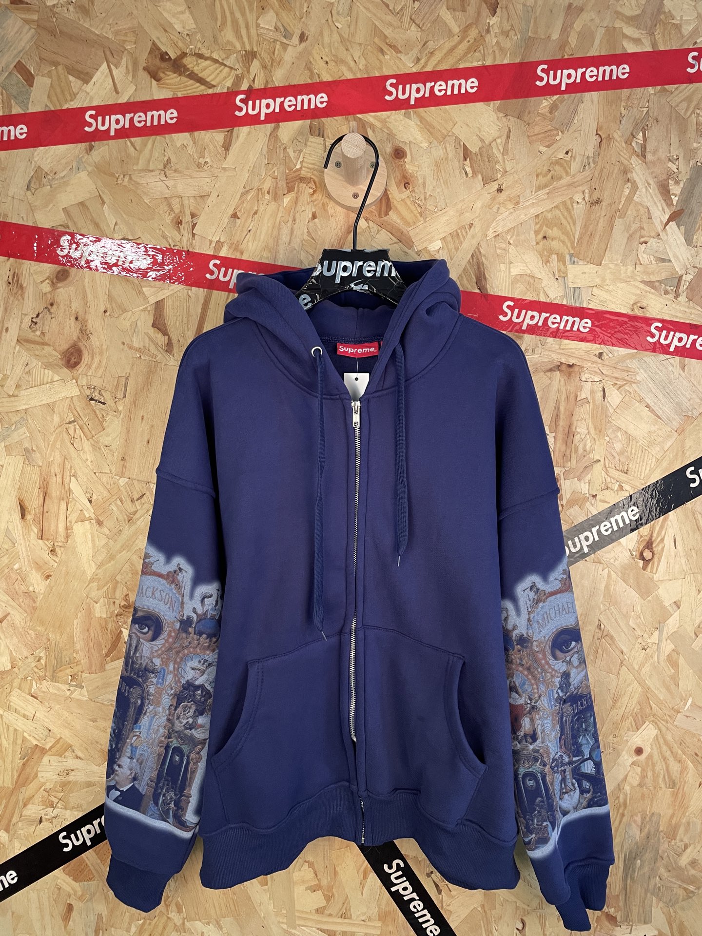 7_Supreme Hoodie