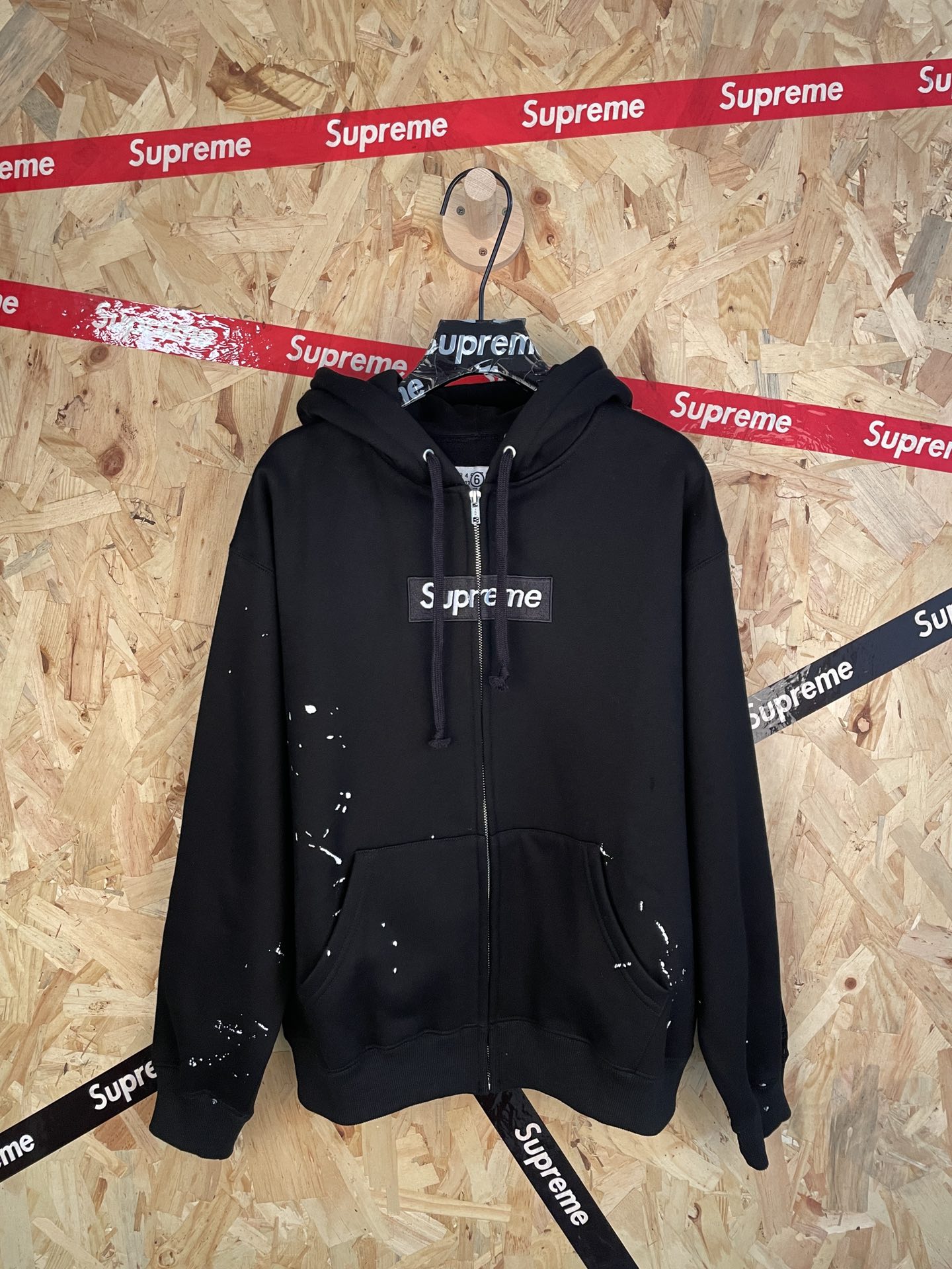 5_Supreme Hoodie