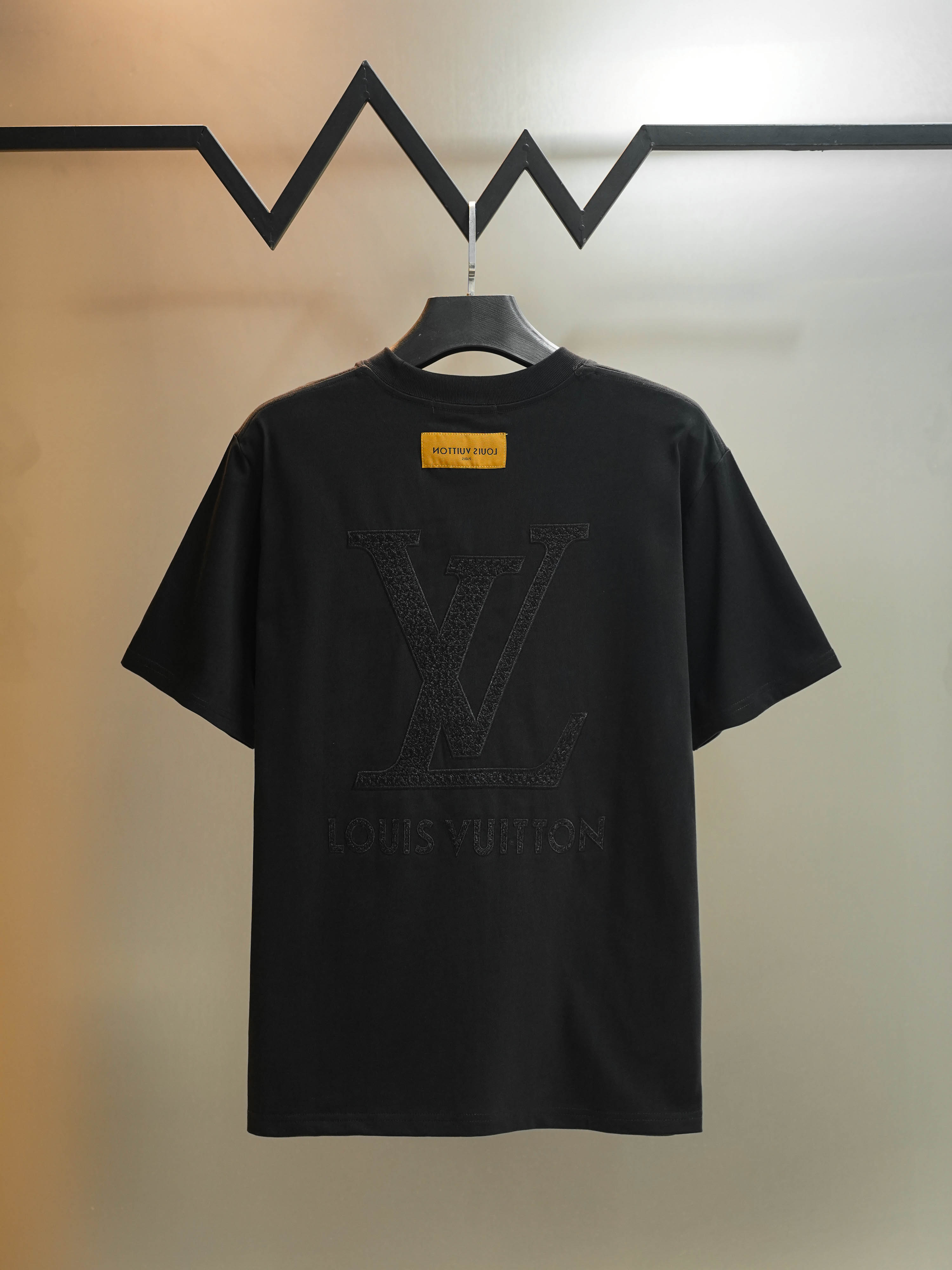 83_Louis Vuitton T-shirt