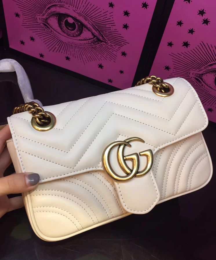 GUCCI GG MARMONT MATELASSÉ CHAIN BAG IN WHITE