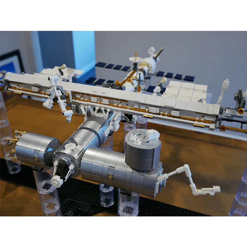 MOC 93305 International Space Station - 1:110 Scale - Historical Timeline 2021 - YWOBB