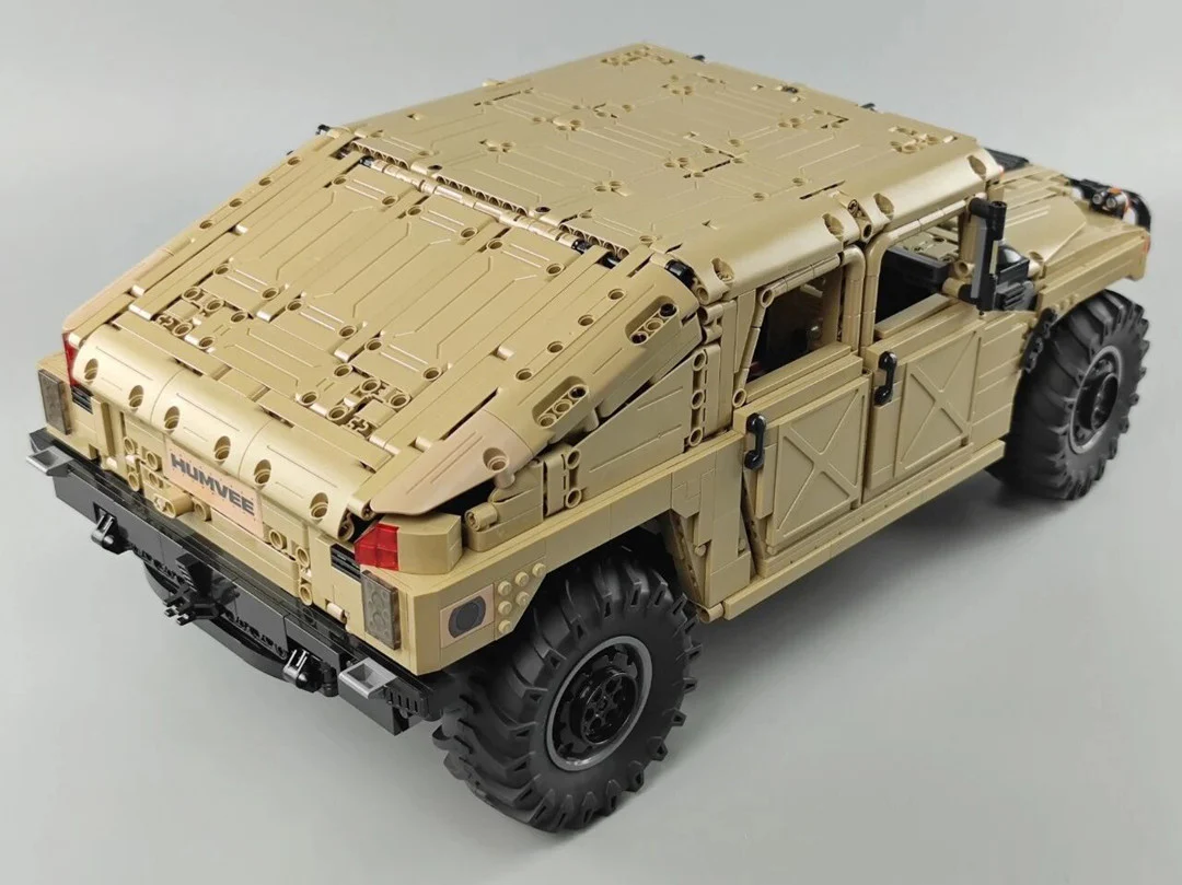 CADA C61036 1:8 HUMVEE - YWOBB
