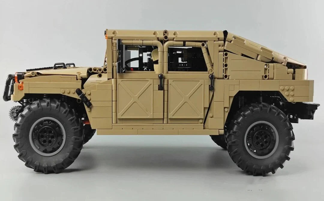 CADA C61036 1:8 HUMVEE - YWOBB