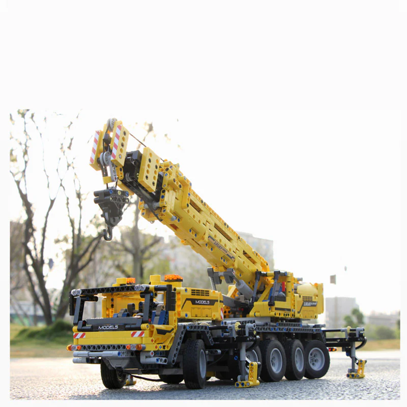 Mould King 13107 RC Mobile Crane Mk II - YWOBB