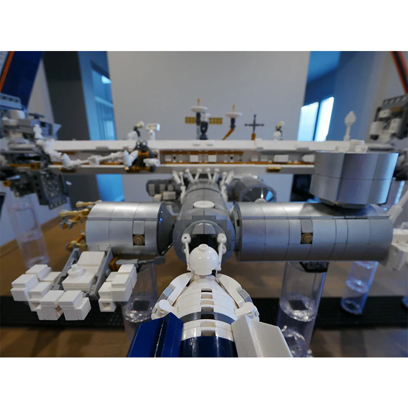 MOC 93305 International Space Station - 1:110 Scale - Historical Timeline 2021 - YWOBB