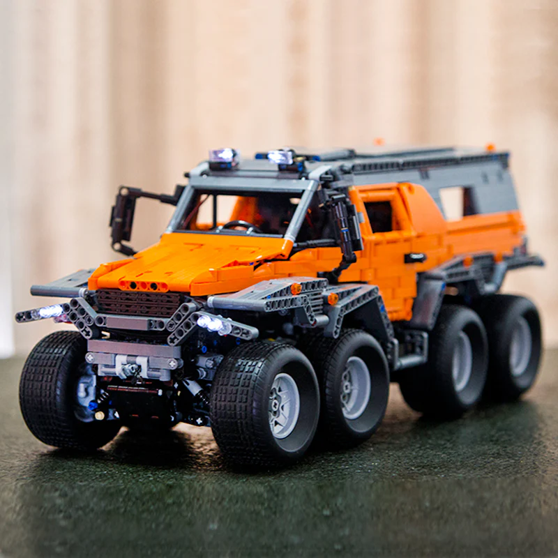 Mould King 13088 RC 1:8 AVTOROS SHAMAN - YWOBB