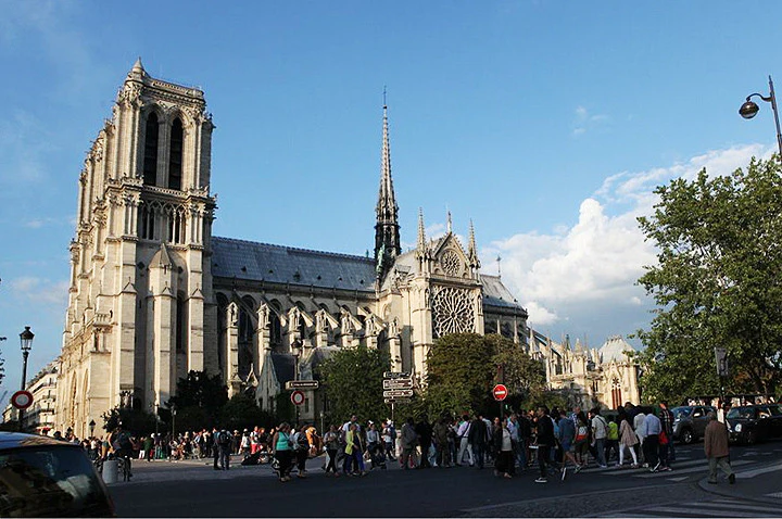 WANGE 5210 The Notre-Dame de Paris - YWOBB