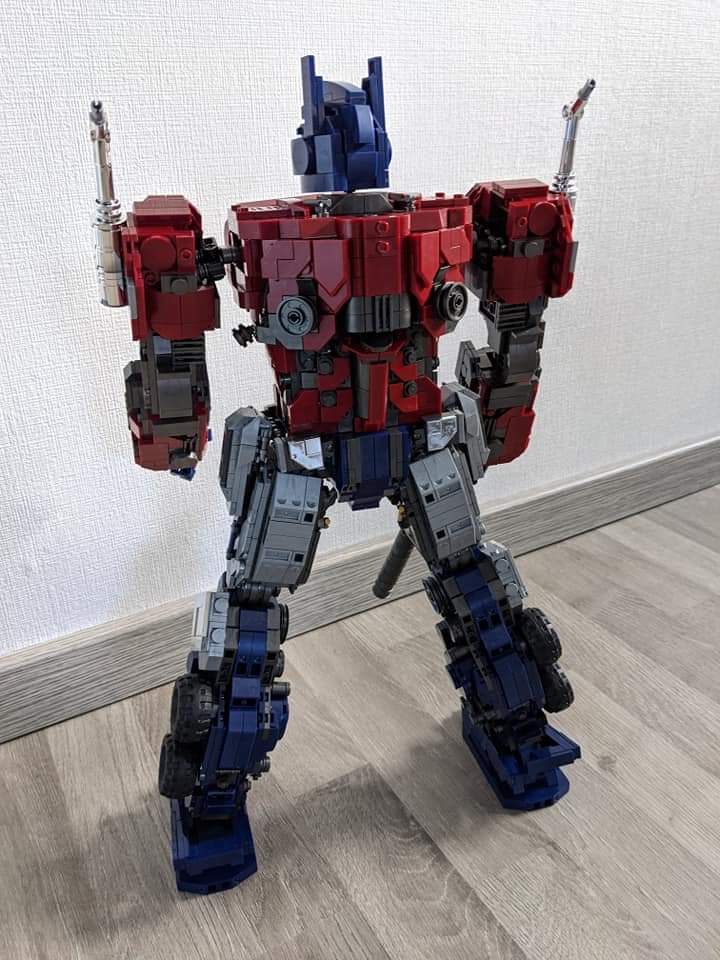 SixSix Bricks 661 Optimus Prime - YWOBB
