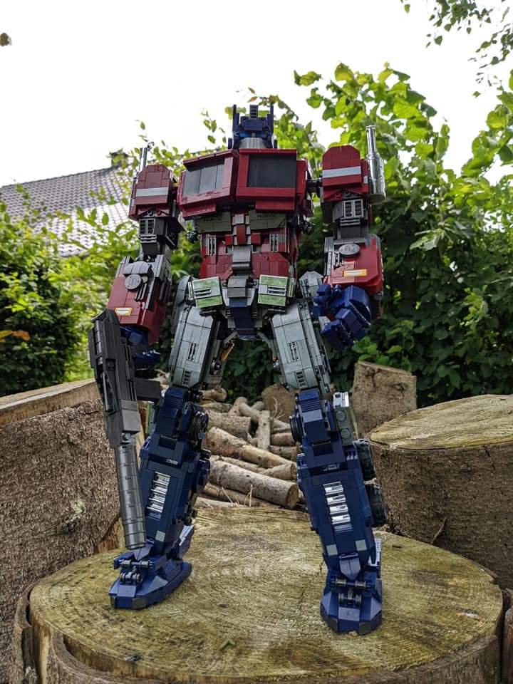SixSix Bricks 661 Optimus Prime - YWOBB