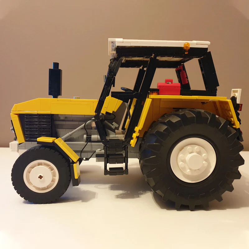 MOC 18430 Ursus 912 - Yellow version - YWOBB