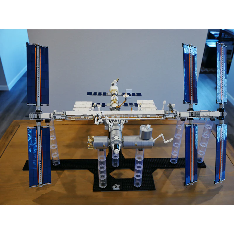 MOC 93305 International Space Station - 1:110 Scale - Historical Timeline 2021 - YWOBB