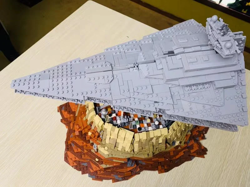 MOC 18916 The Empire over Jedha City - YWOBB