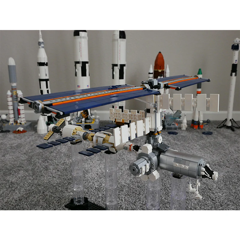MOC 93305 International Space Station - 1:110 Scale - Historical Timeline 2021 - YWOBB