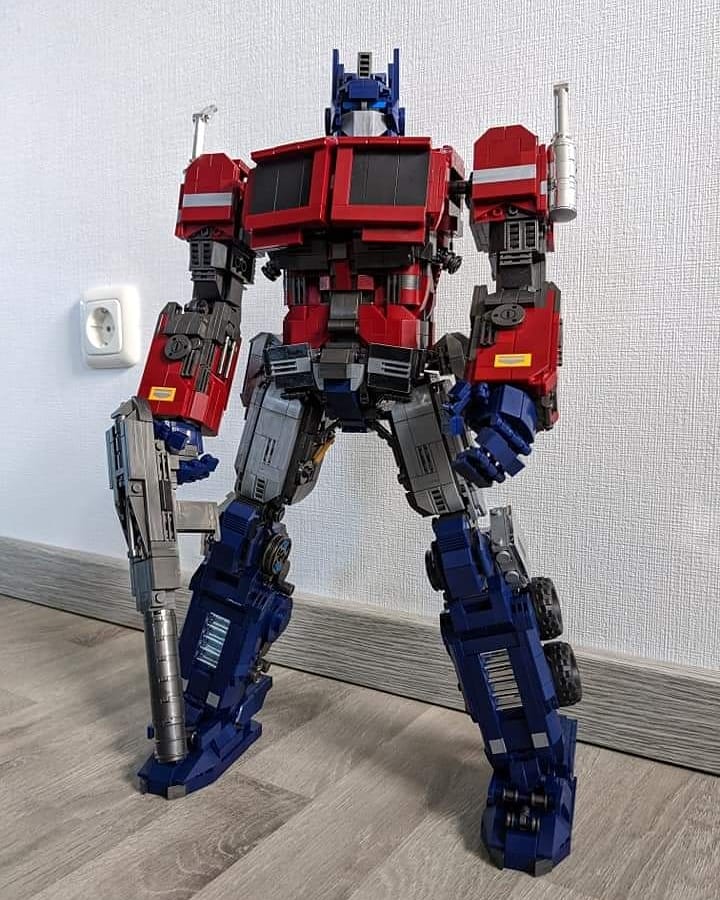 SixSix Bricks 661 Optimus Prime - YWOBB