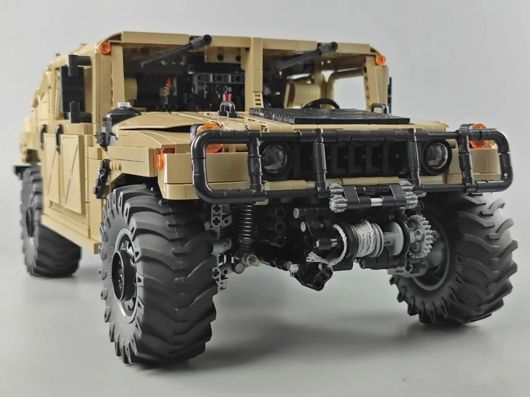 CADA C61036 1:8 HUMVEE - YWOBB
