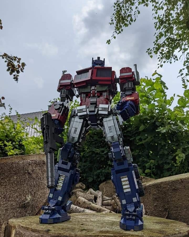 SixSix Bricks 661 Optimus Prime - YWOBB