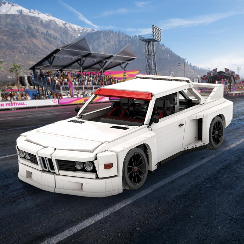 GOBRICKS MOC 189726 BMW 3.0 CSL IMSA 1975 1:8 - YWOBB