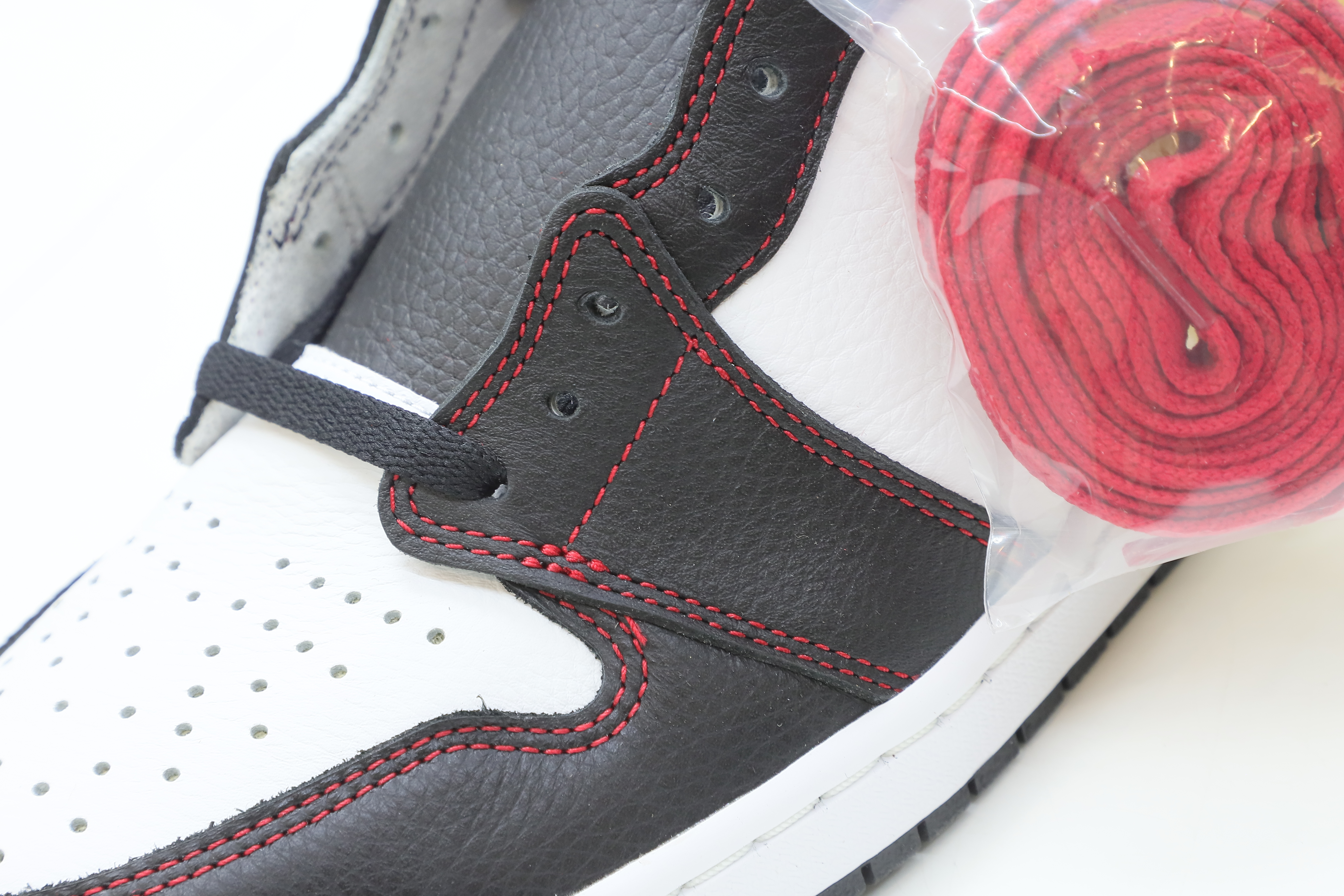 AIR JORDAN 1 RETRO HIGH OG 'DEFIANT'