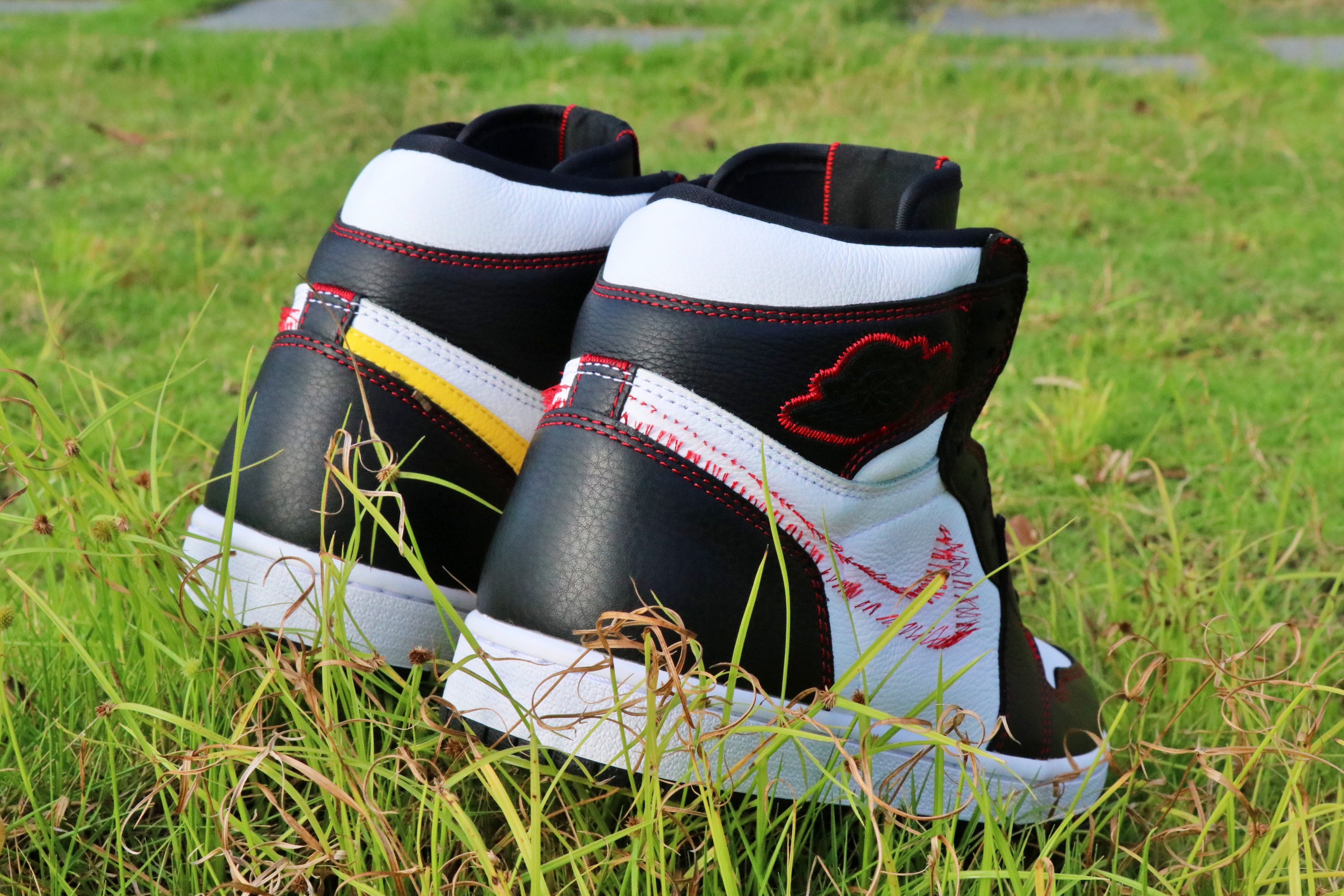 AIR JORDAN 1 RETRO HIGH OG 'DEFIANT'