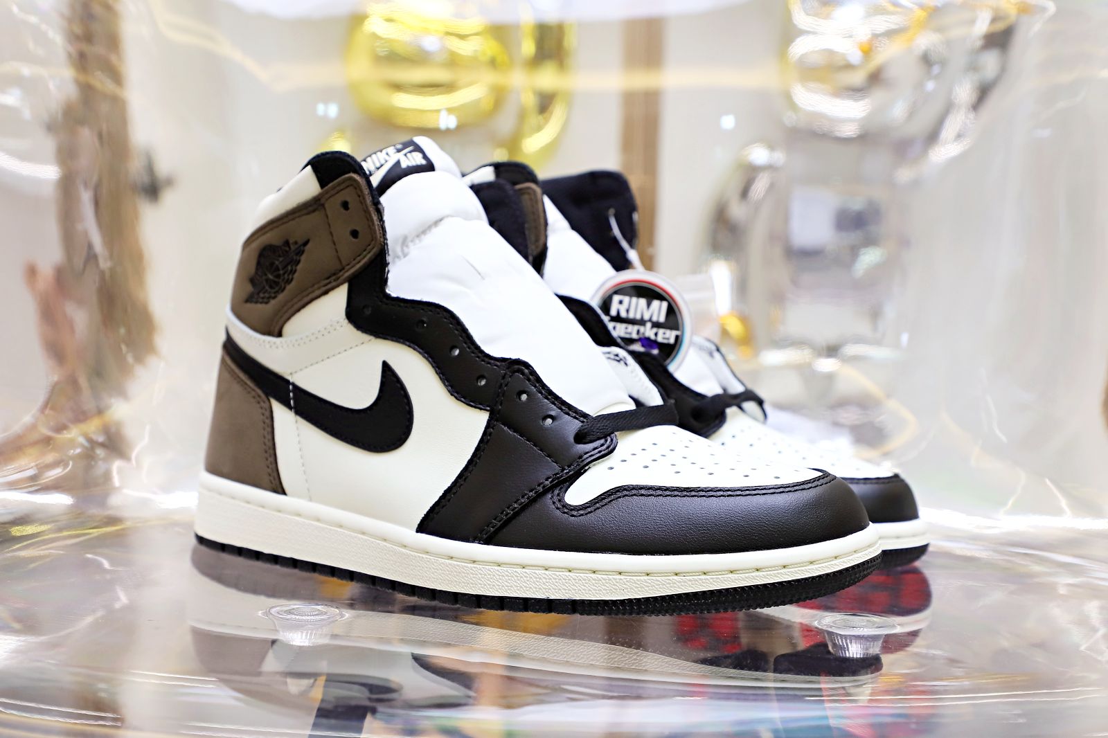 AIR JORDAN 1 RETRO HIGH OG 'DARK MOCHA'