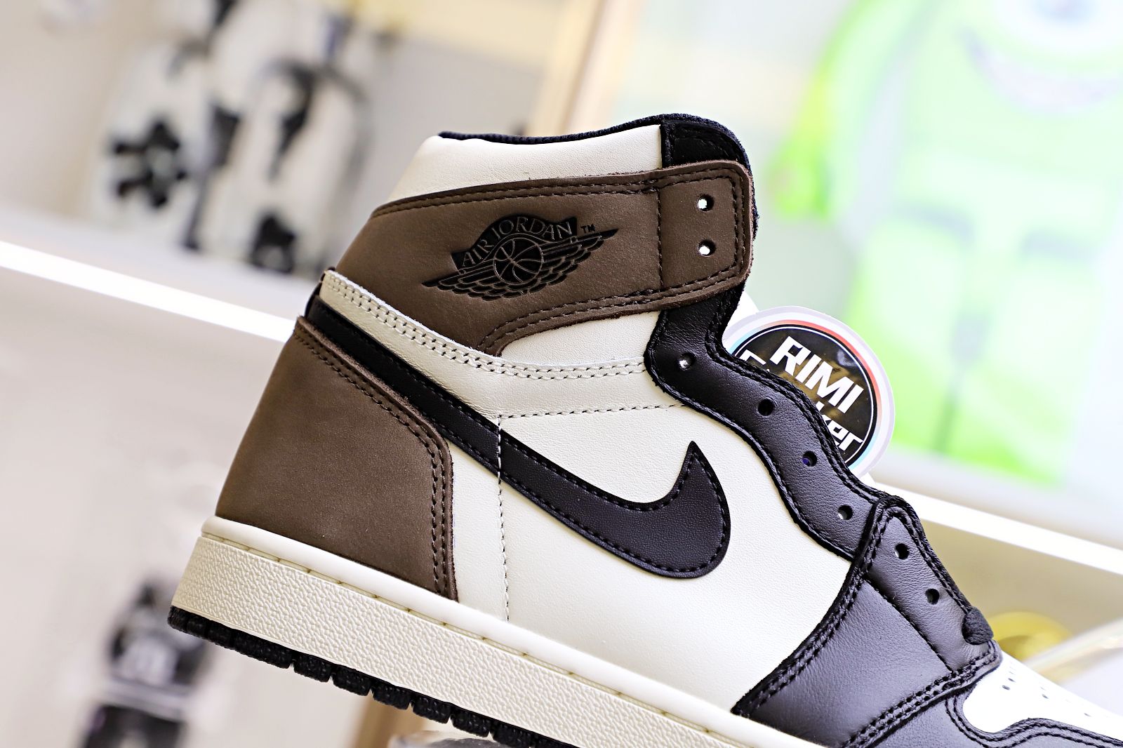 AIR JORDAN 1 RETRO HIGH OG 'DARK MOCHA'