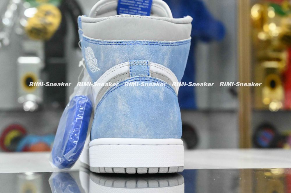 AIR JORDAN 1 RETRO HIGH OG 'HYPER ROYAL'