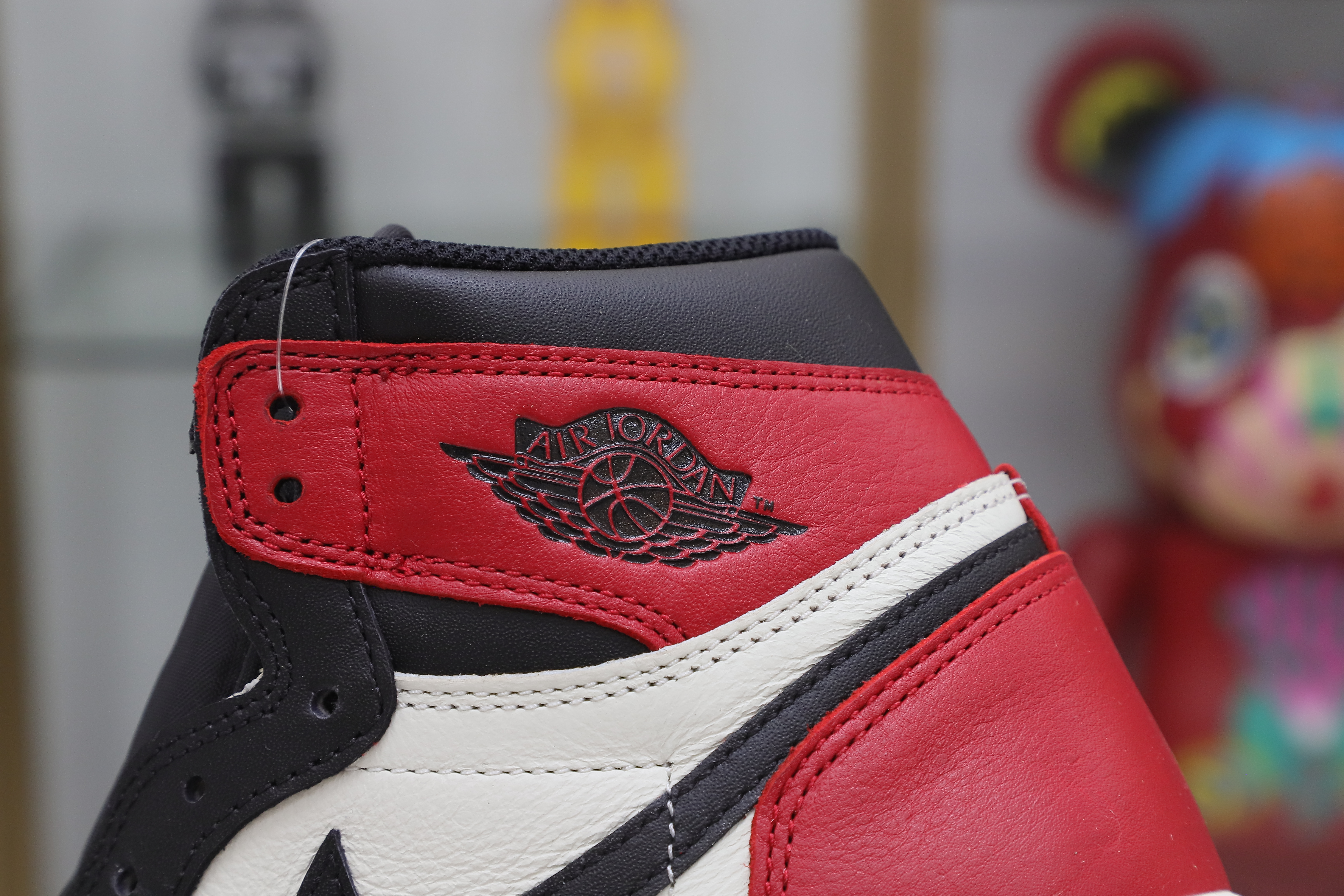 AIR JORDAN 1 RETRO HIGH OG 'BRED TOE'